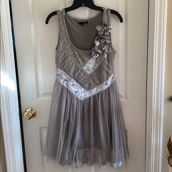 Ryu Dresses & Skirts - Ryu gray lace velvet and floral S dress